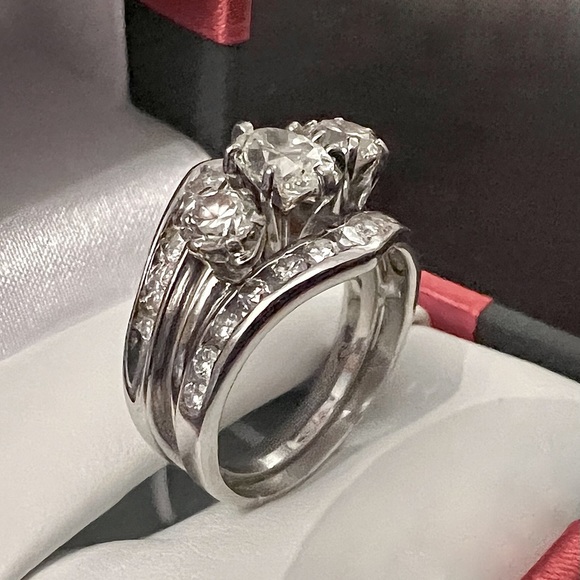 Beautiful Diamond Wedding Set - Picture 3 of 11